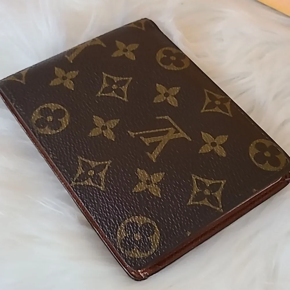 💯 Authentic Louis Vuitton Monogram Bifold Wallet 🍀